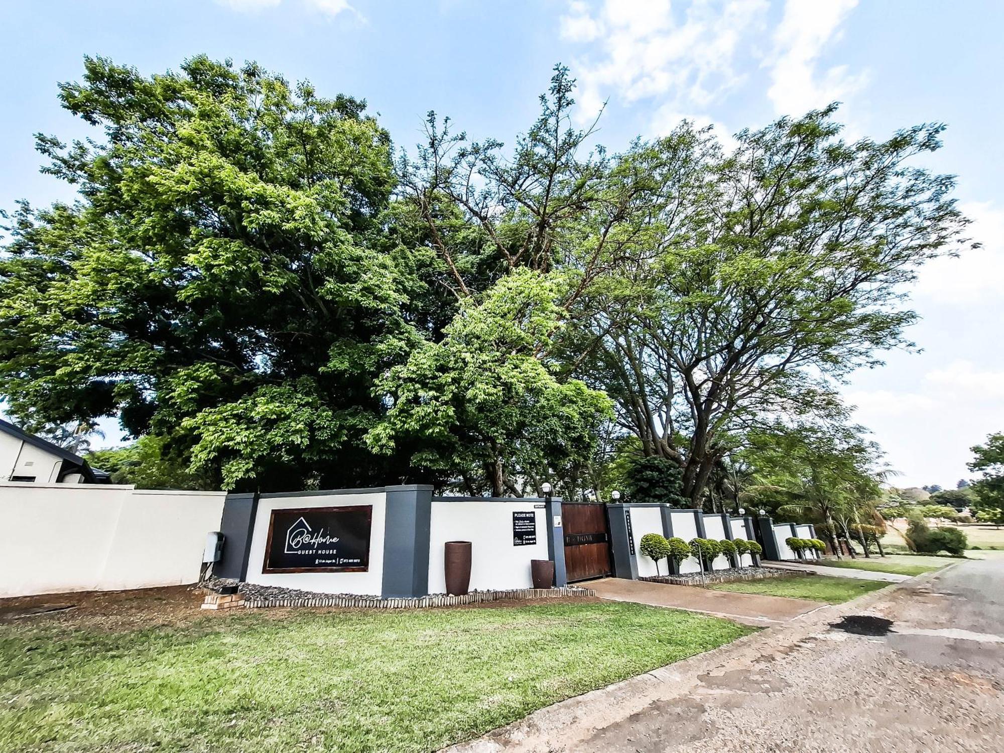 B at Home Guest House Piet Retief Extérieur photo