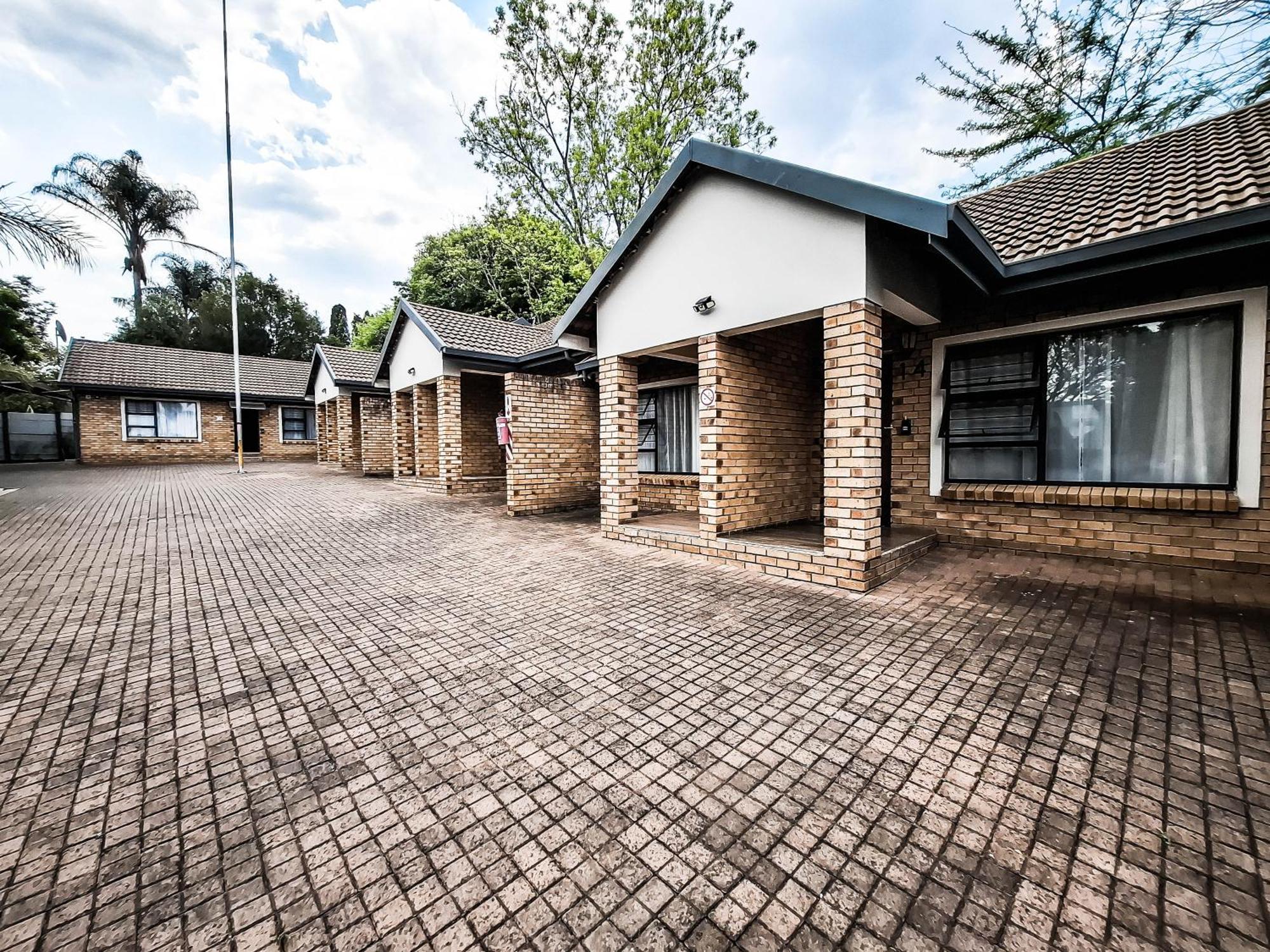 B at Home Guest House Piet Retief Extérieur photo